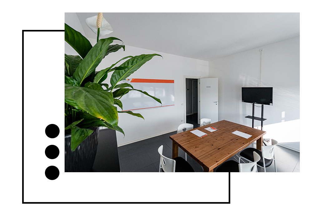 sala-riunioni-noleggio-modena